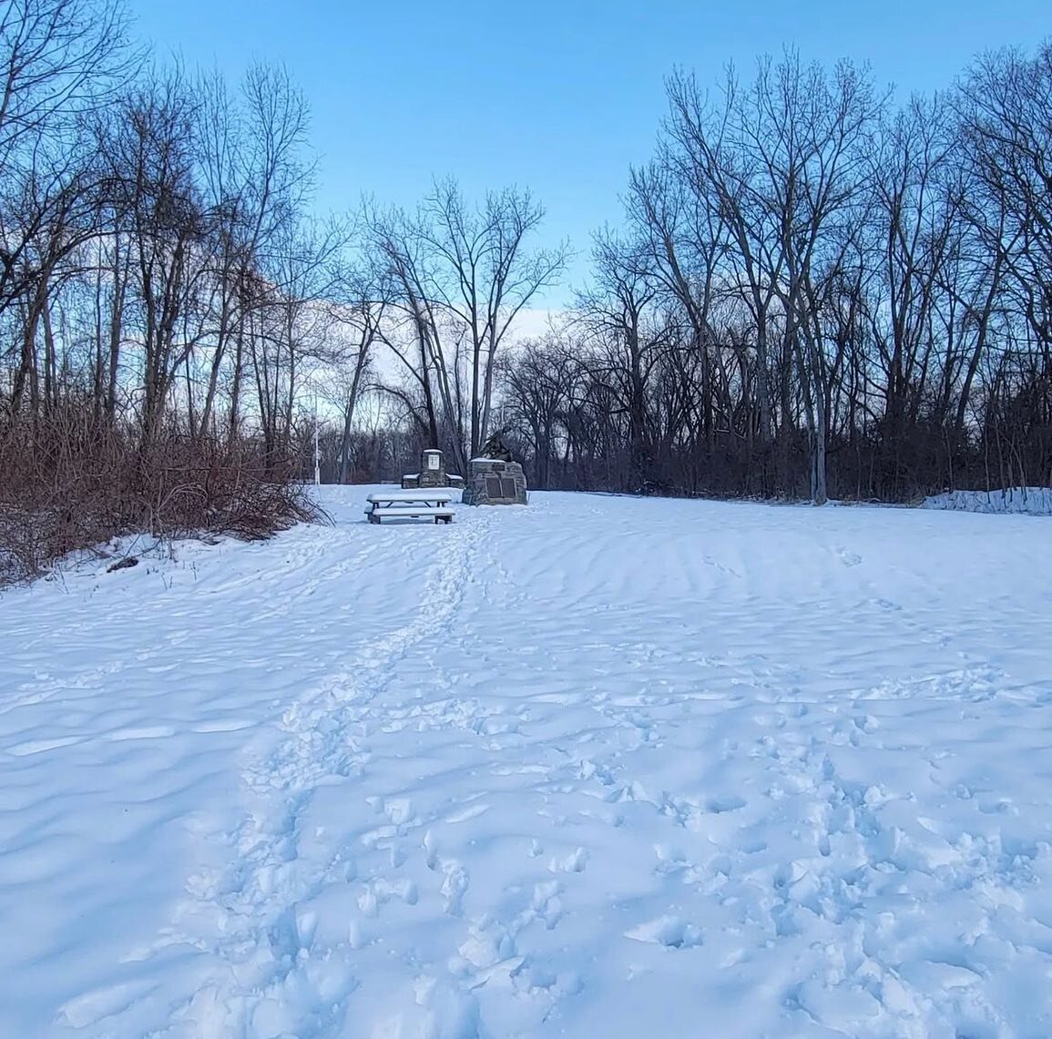 This weekend, come out for an historic tour of Rogers Island by the light of the February Full Moon 🌕 Pre-register at rogersisland.org by February 1. Walk ups welcome as well. $10 per person. Children under 12 free.
#visitfortedward #fortedward #sh